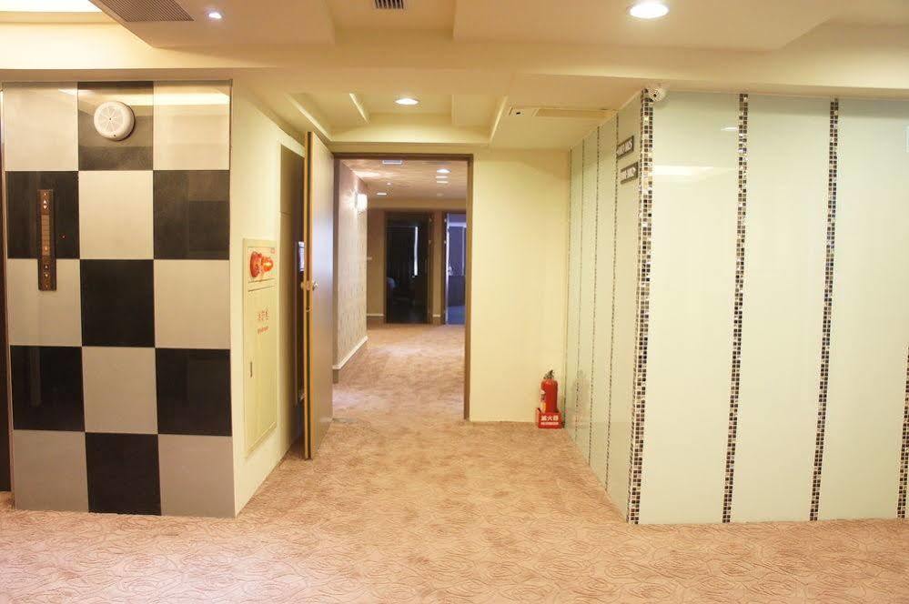 台中 ワン チュン ビジネス ホテル エクステリア 写真
